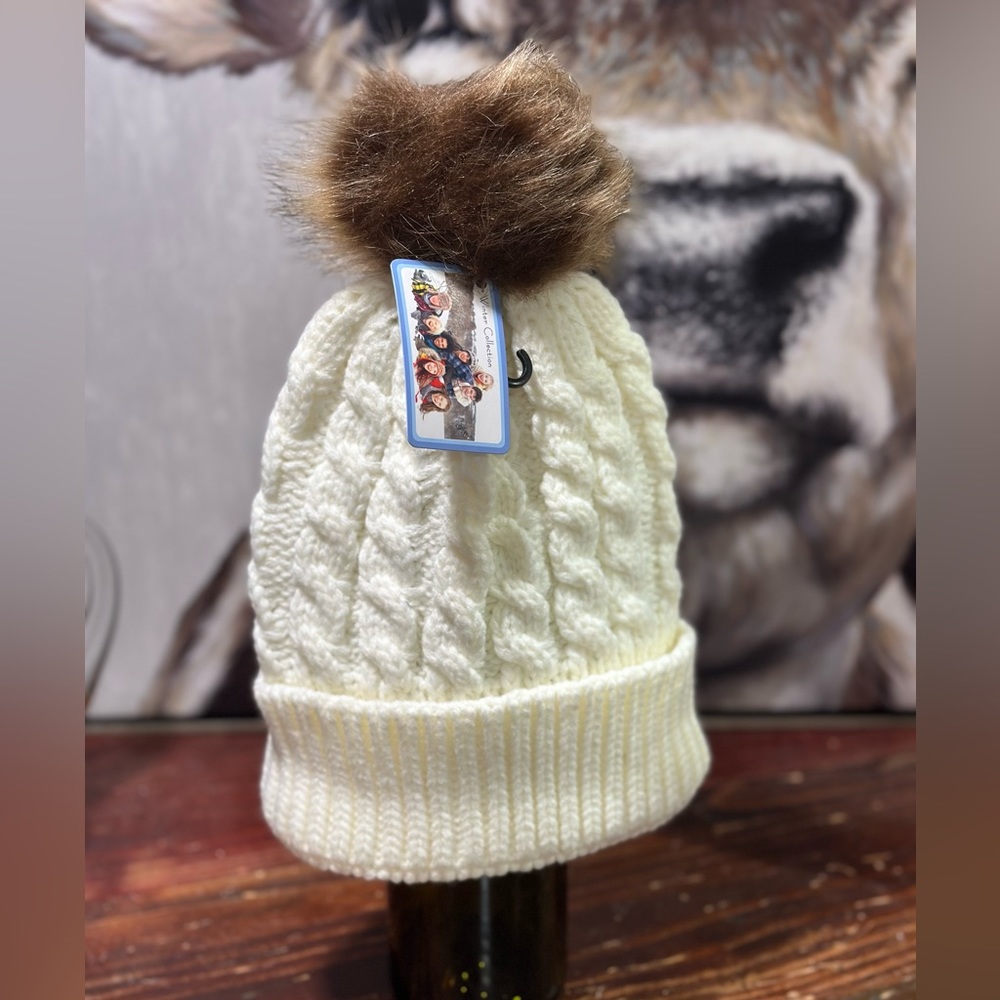 Ivory beanie with Pom Pom. One size fits most.‎ NWT